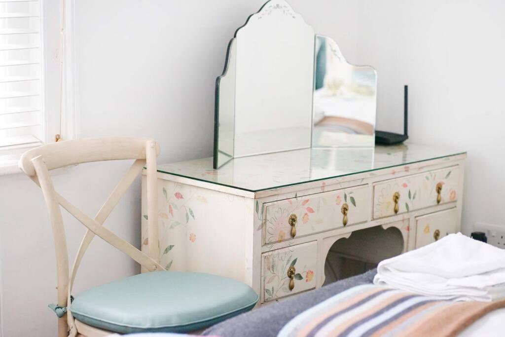 Paskins, Cowes - Sleeps 4 - 2 Bed - 2 Bath - Central Location Εξωτερικό φωτογραφία